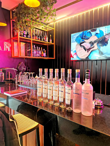 Liza Resto Bar